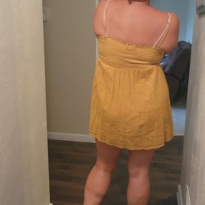 Dress with accent buttons